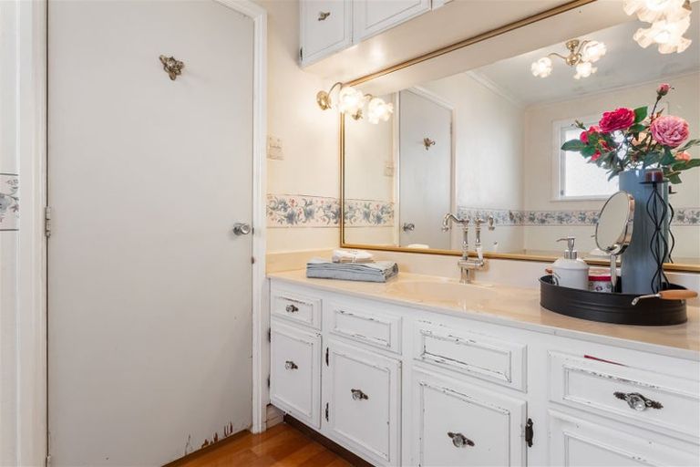 Photo of property in 85 Manuka Road, Bayview, Auckland, 0629