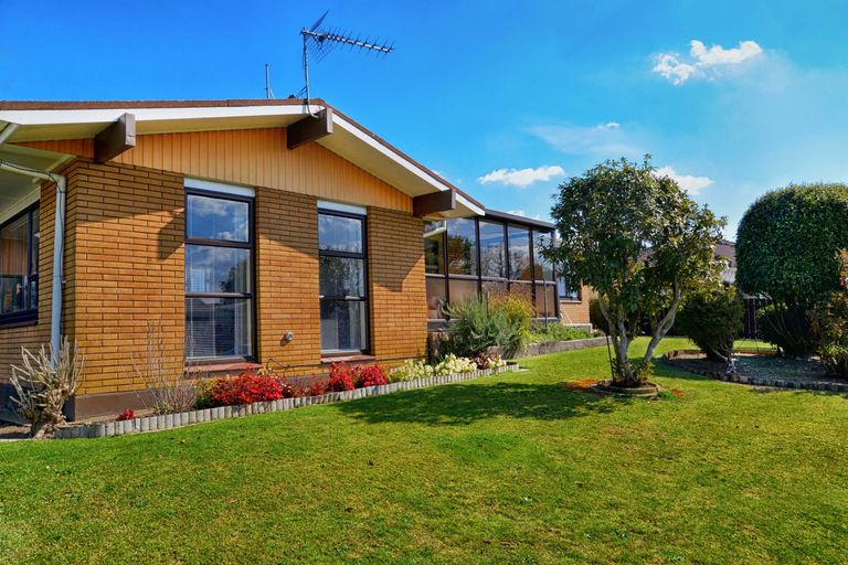 Photo of property in 5 Beaumaris Way, Conifer Grove, Takanini, 2112