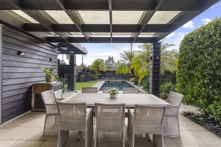 Photo of property in 13 Maritime Terrace, Birkenhead, Auckland, 0626