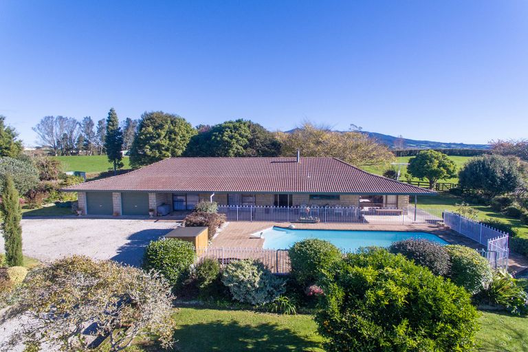 Photo of property in 11 Waiari Road, Pirongia, Te Awamutu, 3876