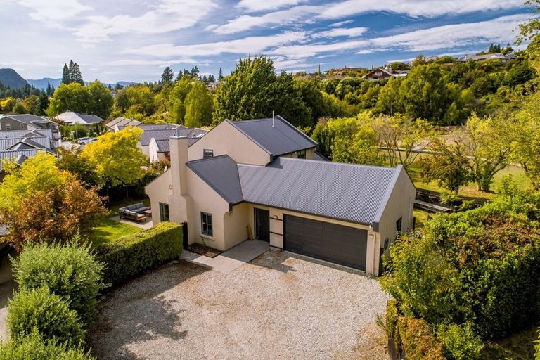 Photo of property in 25 Meadowstone Drive, Wanaka, 9305