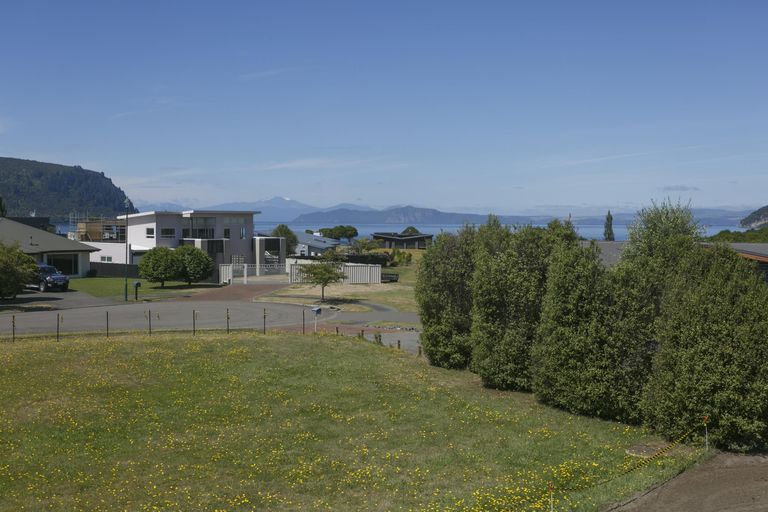 Photo of property in 9 Okaia Drive, Kinloch, Taupo, 3377