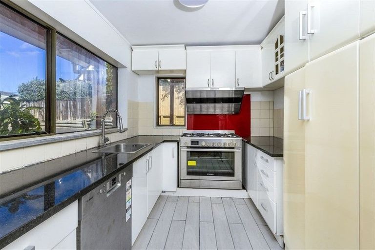 Photo of property in 5/11 Hall Road, Glenfield, Auckland, 0629