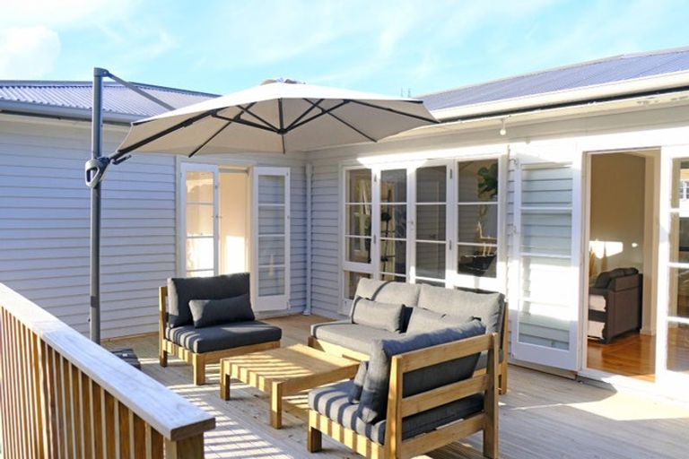 Photo of property in 7 Farringdon Street, Glen Innes, Auckland, 1072