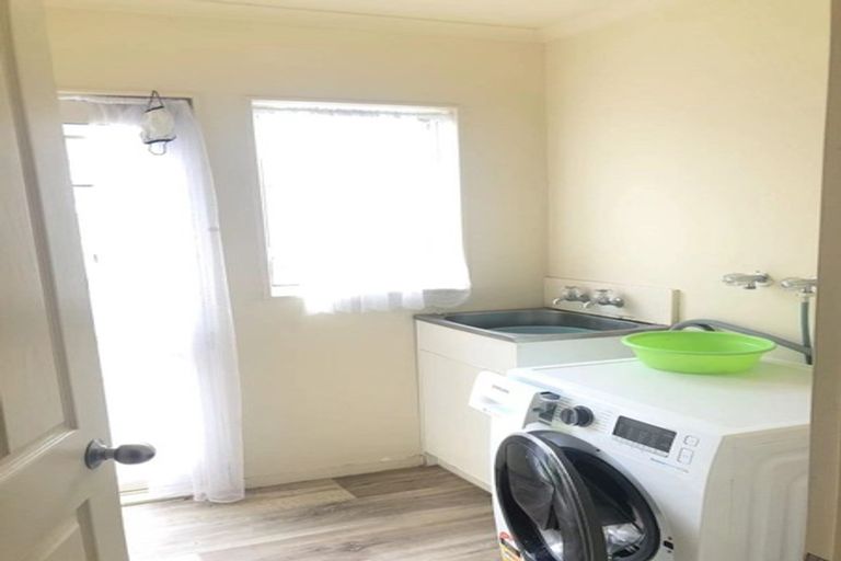 Photo of property in Chantelle Close, 44e Lavery Place, Sunnynook, Auckland, 0632