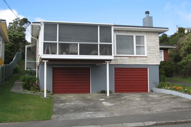 Photo of property in 23 Bancroft Terrace, Newlands, Wellington, 6037