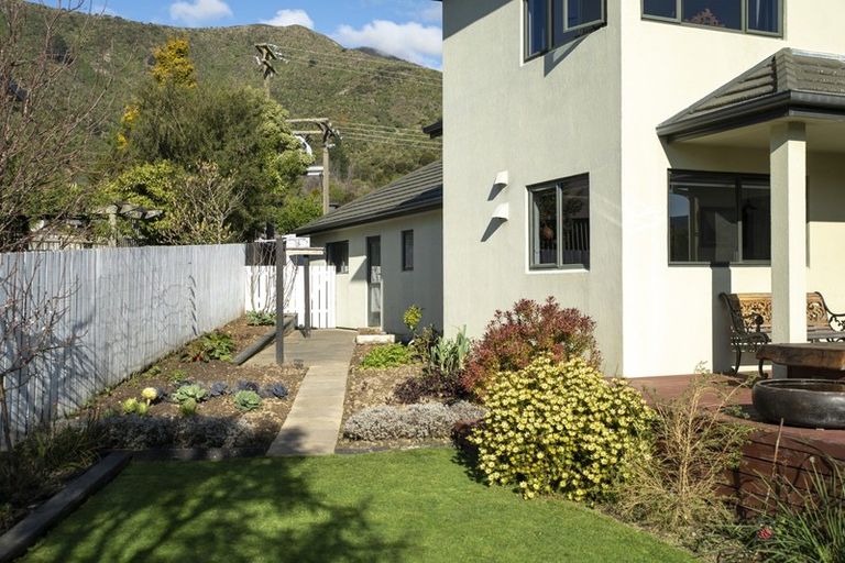 Photo of property in 71a Moana View Road, Waikawa, Picton, 7220