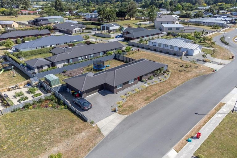 Photo of property in 1 Routhan Way, Carterton, 5713