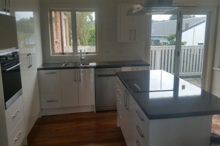 Photo of property in 176 Beach Haven Road, Beach Haven, Auckland, 0626