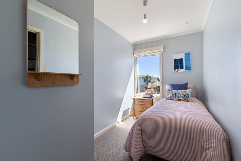 Photo of property in 33 Royal Oak Drive, Kelvin Grove, Palmerston North, 4414