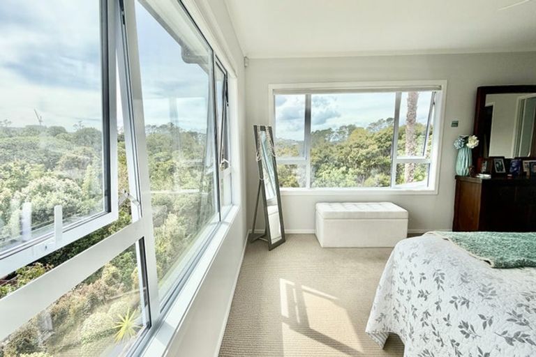 Photo of property in 42 Ravenstone Place, Chatswood, Auckland, 0626