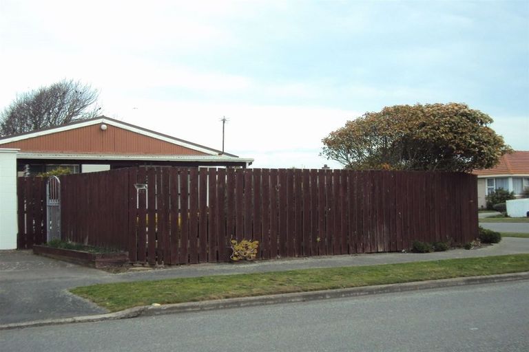 Photo of property in 2/122 Effingham Street, North New Brighton, Christchurch, 8083