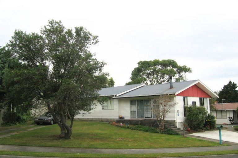 Photo of property in 44 Aniseed Grove, Timberlea, Upper Hutt, 5018