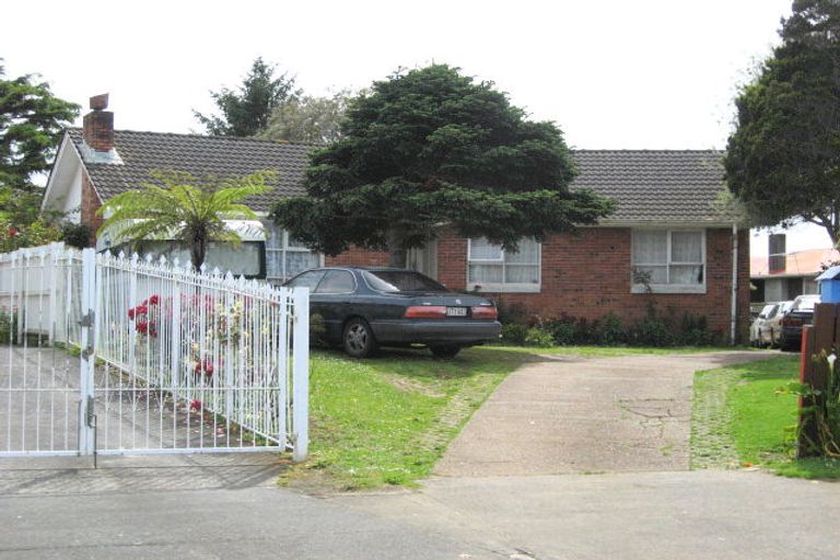 Photo of property in 18 Humphreys Place, Mangere, Auckland, 2022