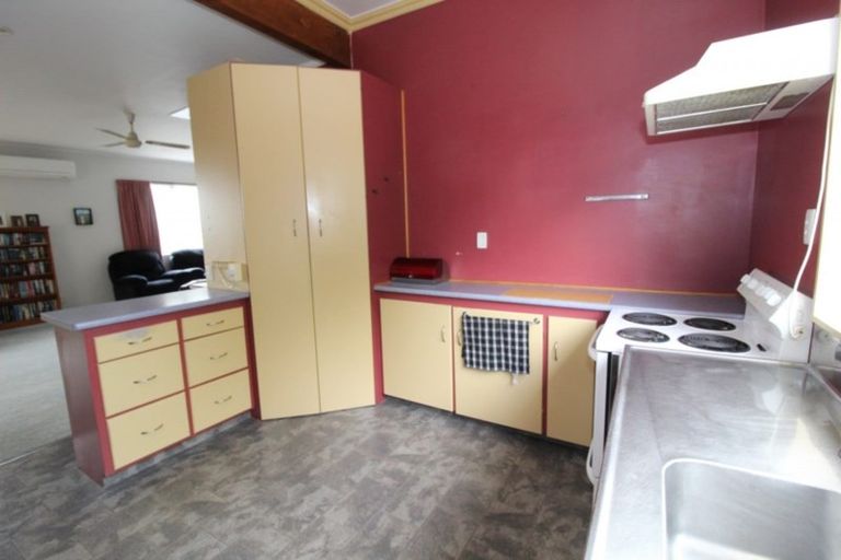 Photo of property in 90 Rhodes Street, Waimate, 7924