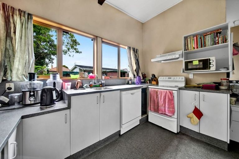 Photo of property in 3/2a Julian Place, Westown, New Plymouth, 4310