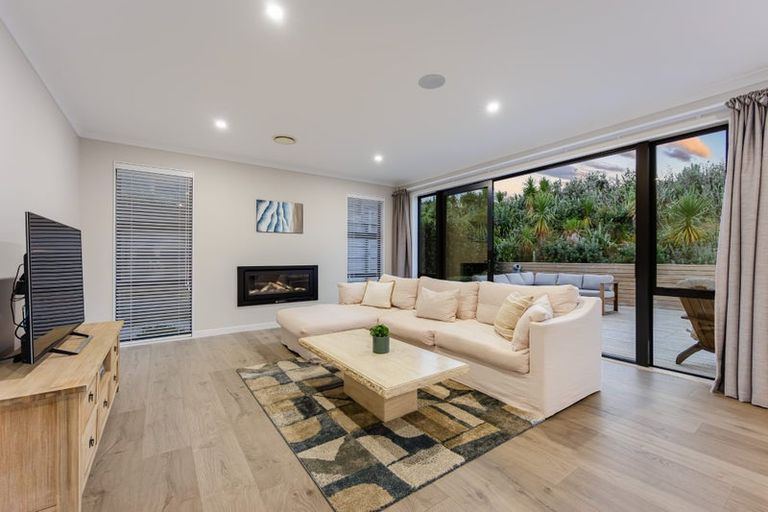 Photo of property in 36 Longshore Drive, Long Bay, Auckland, 0630