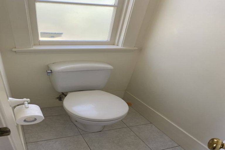 Photo of property in 34a Exmouth Road, Northcote, Auckland, 0627