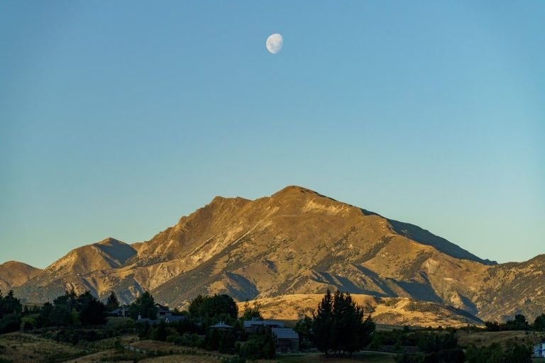 Photo of property in 86 Kings Drive, Wanaka, 9305