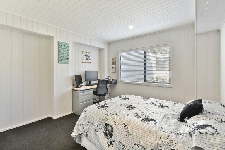Photo of property in 13 Bertram Road, Kawakawa Bay, Papakura, 2585