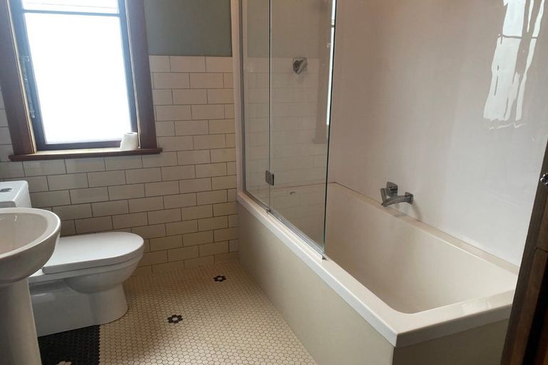 Photo of property in 73 Todman Street, Brooklyn, Wellington, 6021