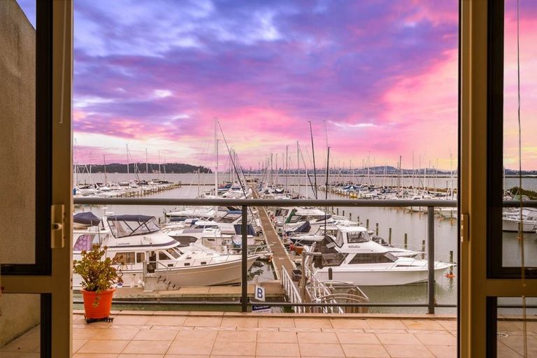 Photo of property in 16/15 Clearwater Cove, West Harbour, Auckland, 0618