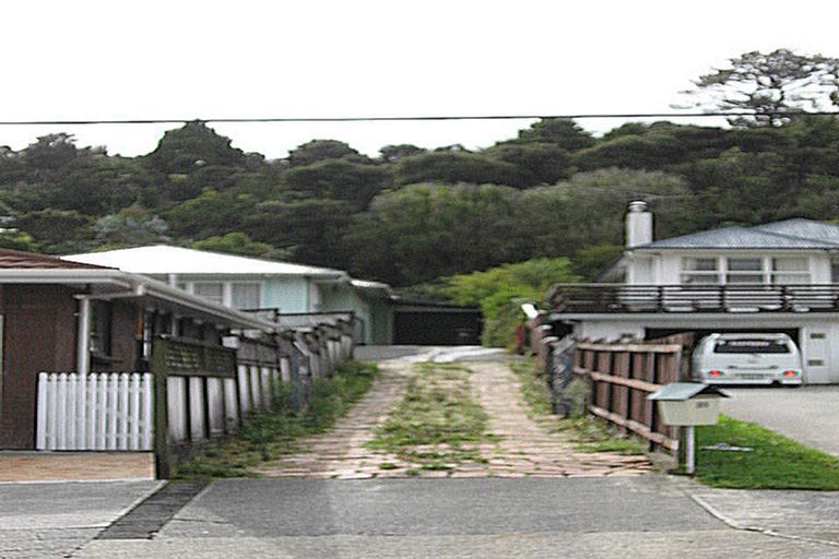 Photo of property in 2/25 Horoeka Street, Stokes Valley, Lower Hutt, 5019