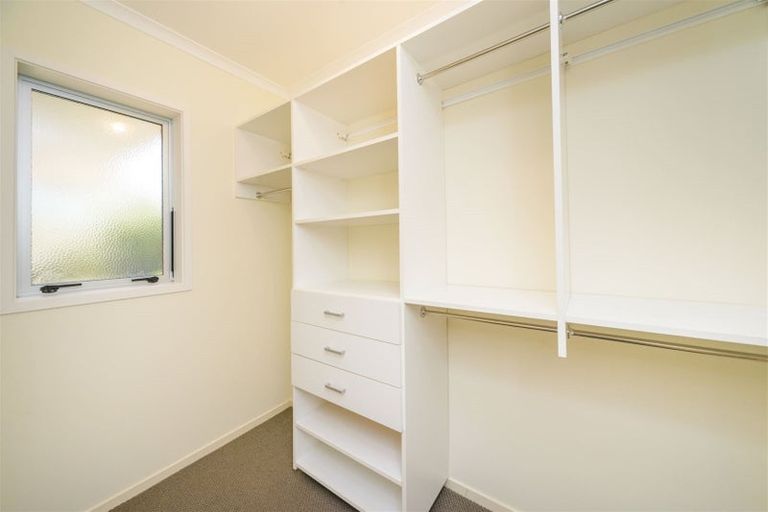 Photo of property in 24 La Lena Grove, Fitzherbert, Palmerston North, 4410