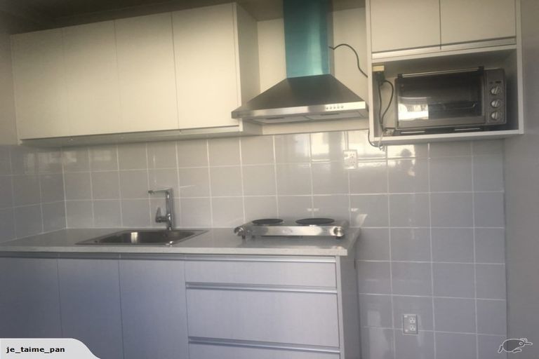 Photo of property in 40 Corricvale Way, Northcross, Auckland, 0630