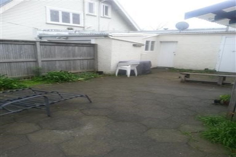 Photo of property in 2 Bidwill Street, Mount Cook, Wellington, 6021