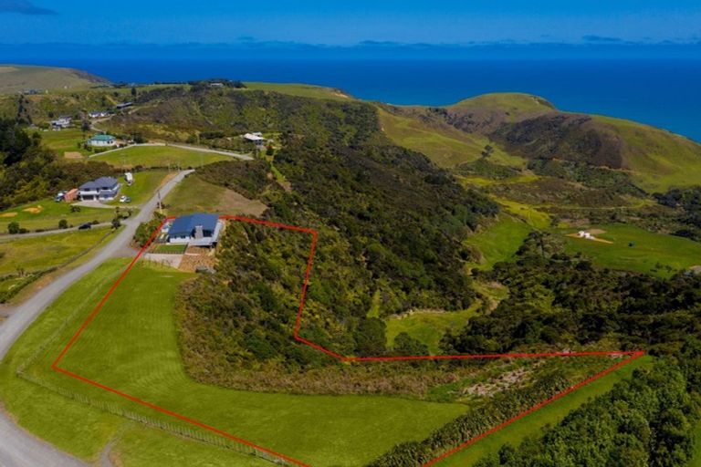 Photo of property in 110 Constable Road, Muriwai, Waimauku, 0881
