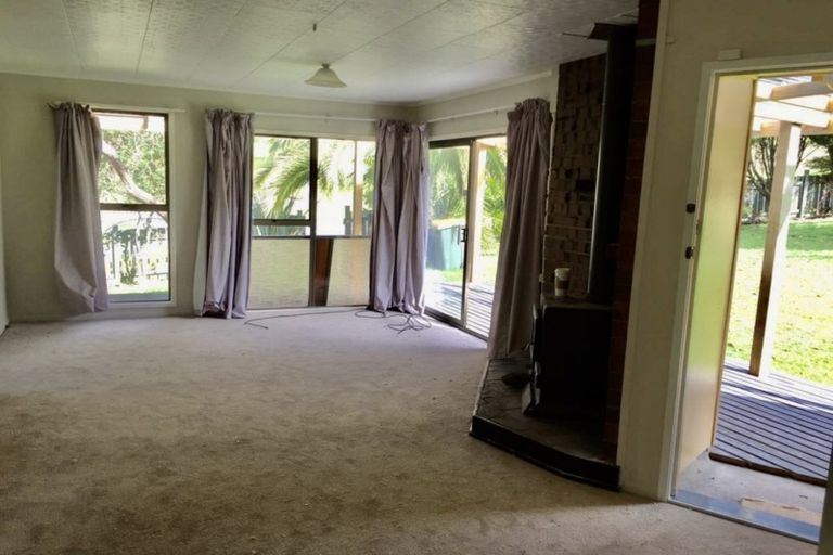 Photo of property in 96 Reynella Drive, Massey, Auckland, 0614