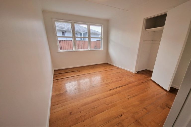 Photo of property in 12 Tracey Terrace, Te Atatu South, Auckland, 0602