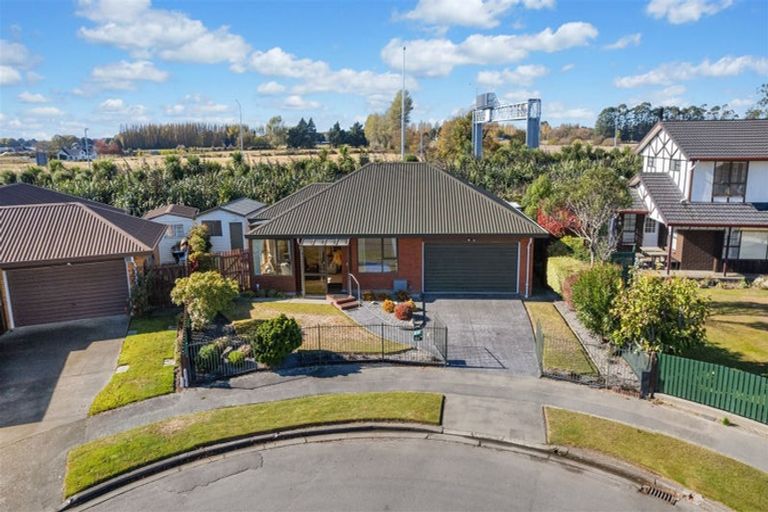 Photo of property in 21 Mulberry Place, Redwood, Christchurch, 8051