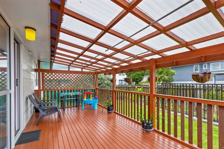 Photo of property in 2/146a Don Buck Road, Massey, Auckland, 0614