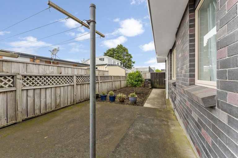 Photo of property in 2/7 Mahoe Street, Strandon, New Plymouth, 4312