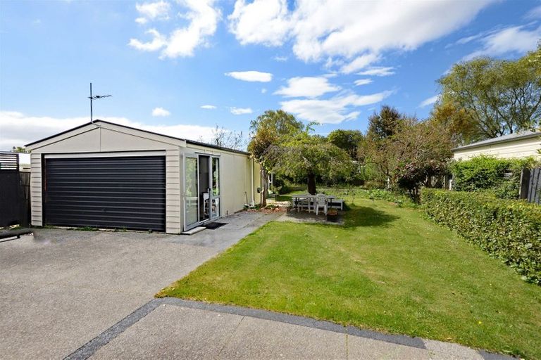 Photo of property in 11 Colwyn Street, Bryndwr, Christchurch, 8053