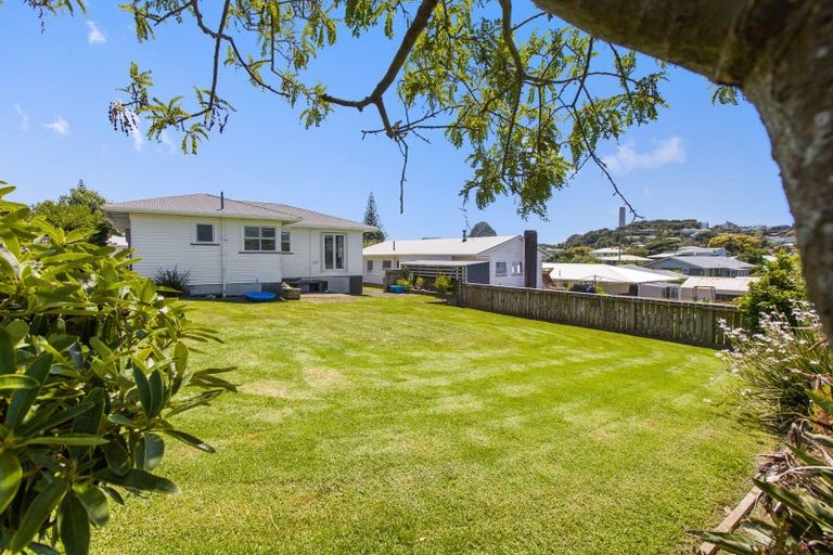 Photo of property in 14 Rospeath Crescent, Spotswood, New Plymouth, 4310