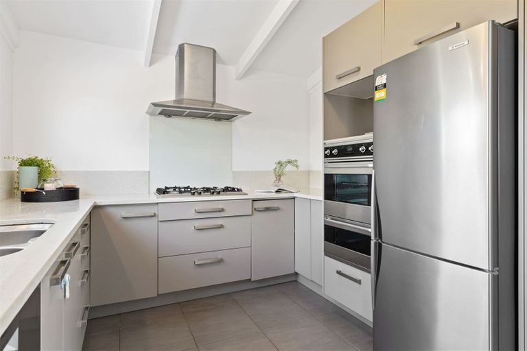 Photo of property in 2/10 Prospect Terrace, Milford, Auckland, 0620