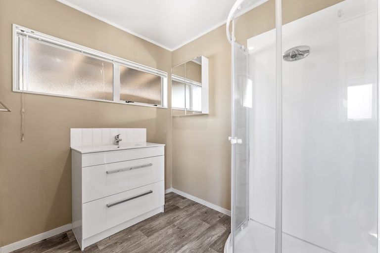 Photo of property in 2/372 Whangaparaoa Road, Stanmore Bay, Whangaparaoa, 0932