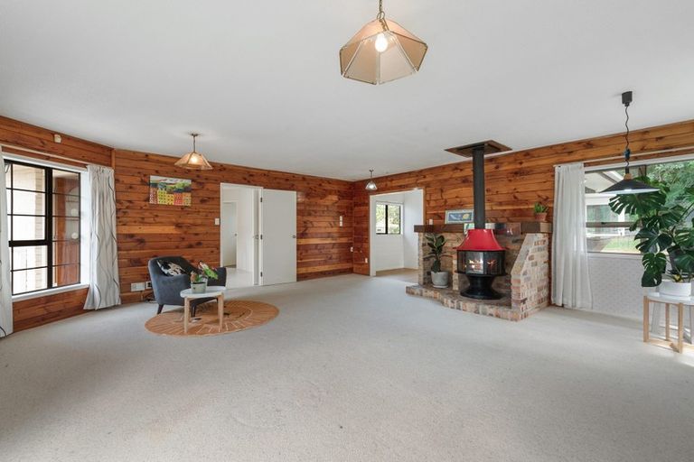 Photo of property in 33 John Downs Drive, Browns Bay, Auckland, 0630