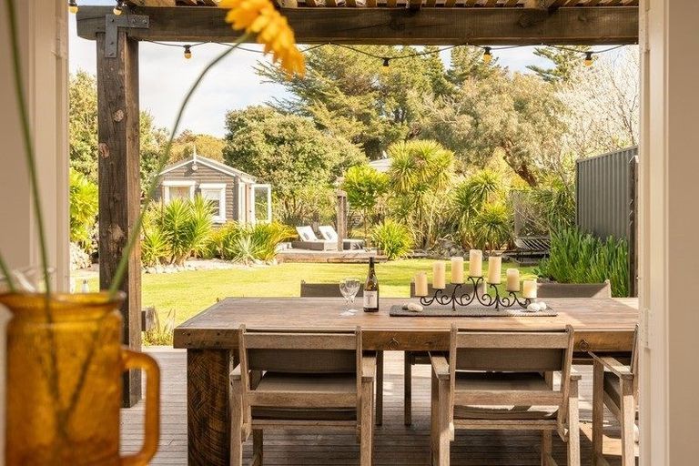 Photo of property in 6 Rauparaha Street, Waikanae Beach, Waikanae, 5036