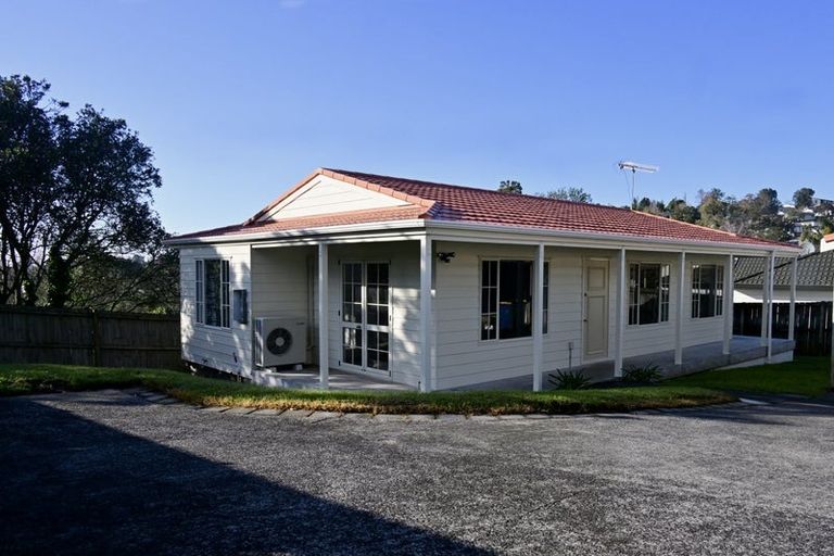 Photo of property in 24 Loughanure Place, Massey, Auckland, 0614