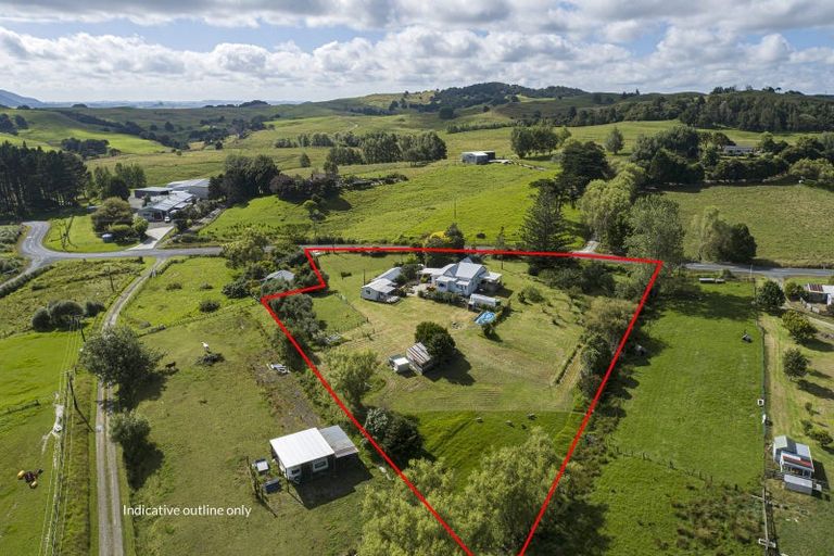 Photo of property in 46 Whakapirau Road, Maungaturoto, 0583