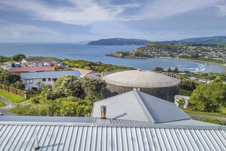 Photo of property in 21 Tuna Terrace, Titahi Bay, Porirua, 5022