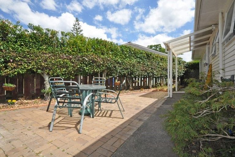 Photo of property in 22 Sunvue Road, Glen Eden, Auckland, 0602