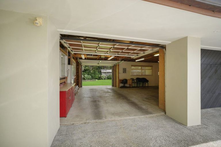 Photo of property in 9 Laingholm Drive, Laingholm, Auckland, 0604