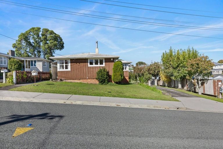 Photo of property in 30 Sylvan Crescent, Te Atatu South, Auckland, 0610