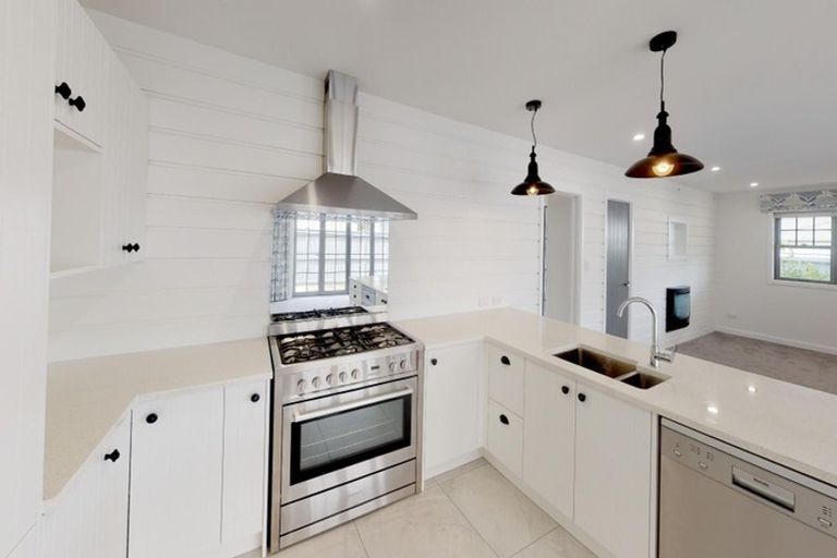 Photo of property in 3 Colombo Street, Palmerston North, 4410