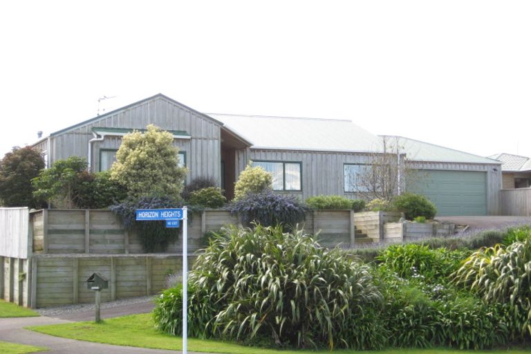 Photo of property in 27 Poplar Grove, Whalers Gate, New Plymouth, 4310